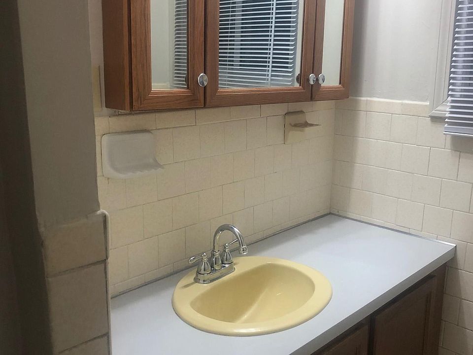 2nd image of 84 Beecher St Floor 2