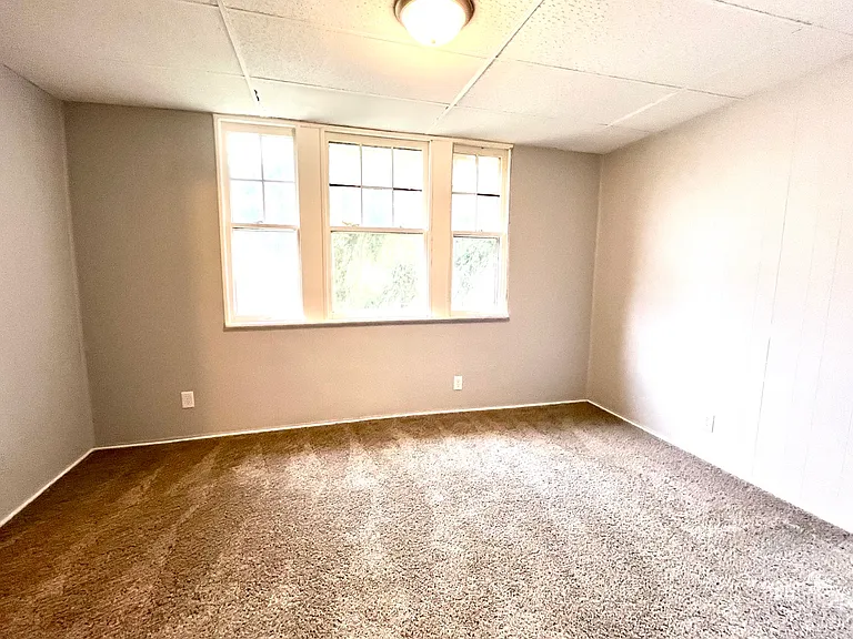 1601 S Linwood Ave — Photo 3