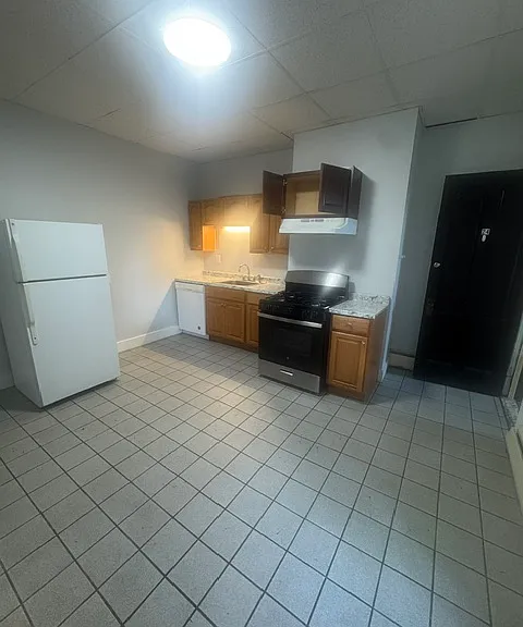 193 Pleasant St #1 — Photo 8