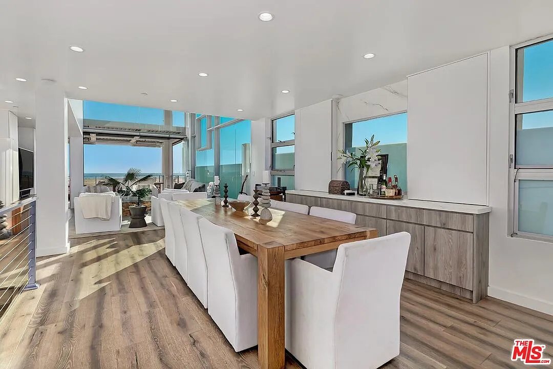 3 bed, 4.0 bath, 3197 sqft, $40,000 — Photo 4