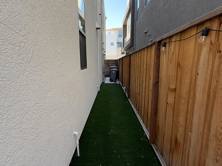 Side yard-2 (1st floor)
