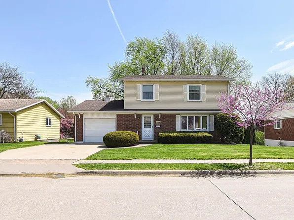 2186 Graham Cir, Dubuque, IA 52002