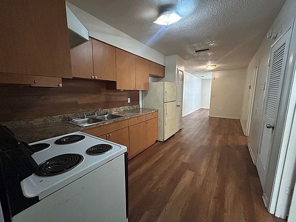 5th image of 1110 N Brunnell Pkwy