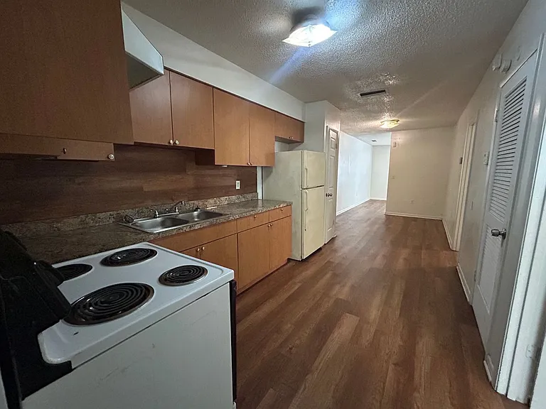 1110 N Brunnell Pkwy — Photo 5