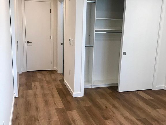2nd image of 2346 Lombard St