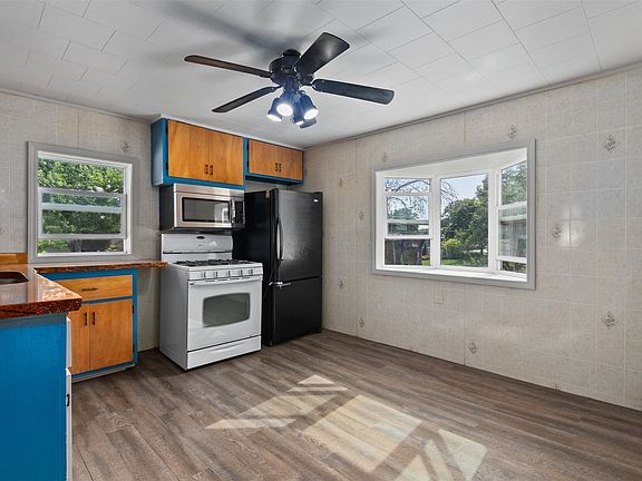 5th image of 130 Walnut St