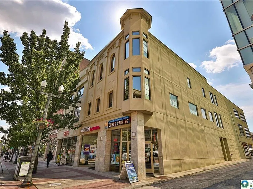 818-822 W Hamilton St
