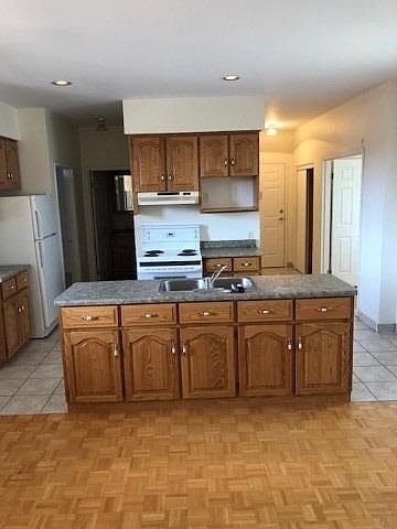 1st image of 51 Wyndham St N #207