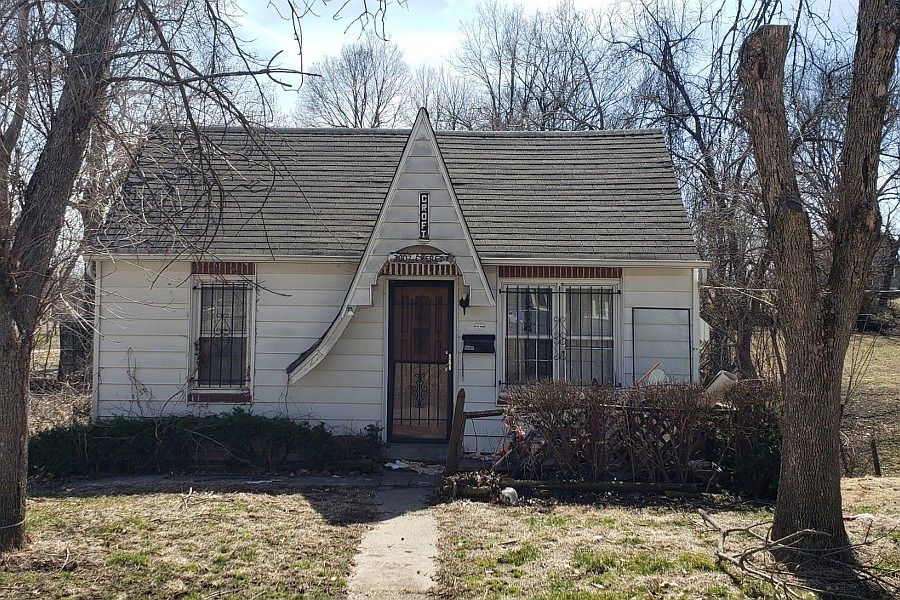 1st image of 3007 Everett Ave