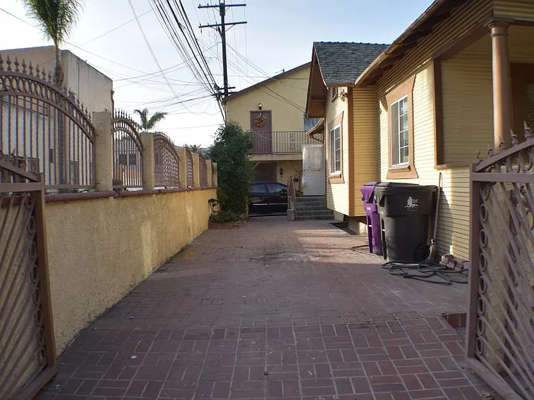127 Orange Ave — Photo 4