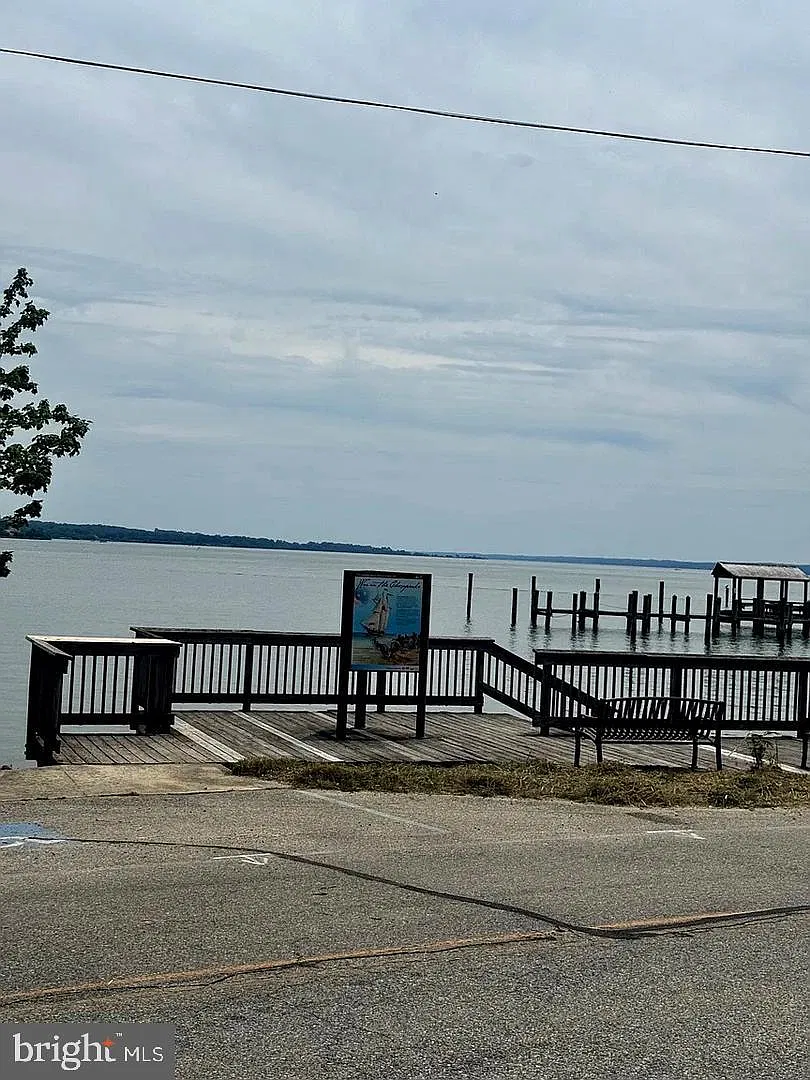 2 bed, 1.0 bath, 1100 sqft, $1,800 — Photo 1