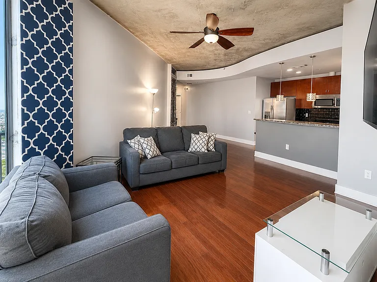 400 W Peachtree St NW — Photo 4