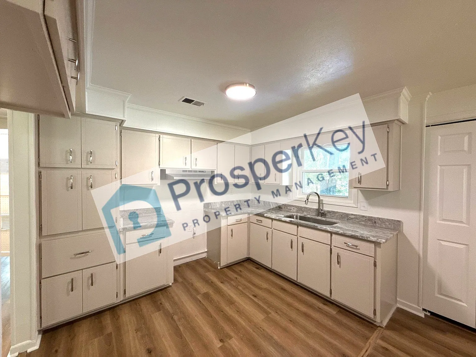 3221 Doyle Ave — Photo 4