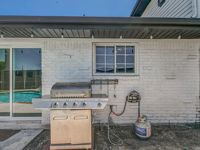 1205 Hillsdale Dr — Photo 32