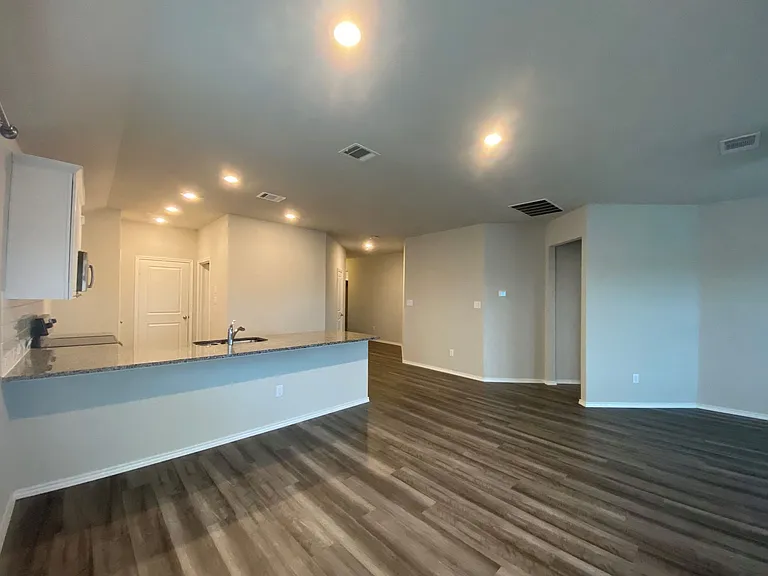 10410 Waverunner — Photo 10