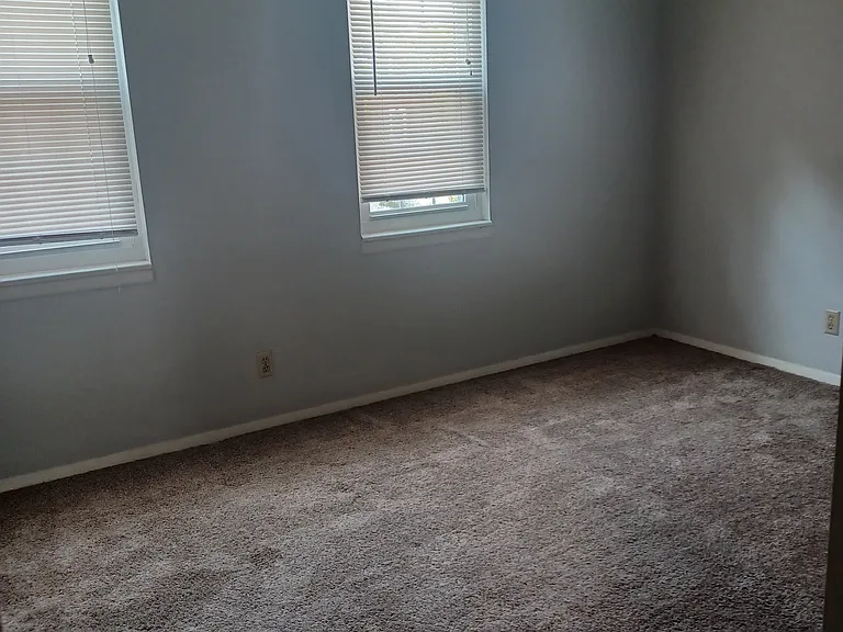 6916 NW Chapel Woods Ln — Photo 8