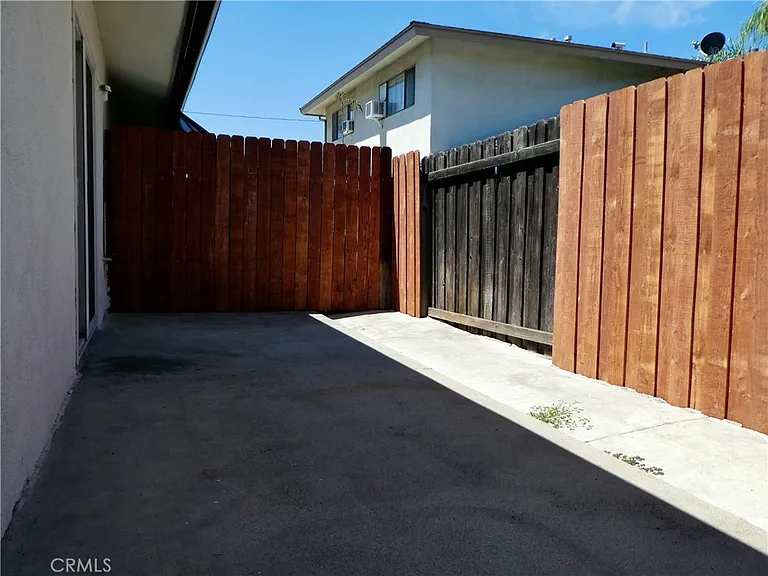 966 W Pine St — Photo 17