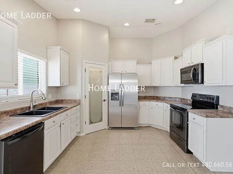 1220 W Prior Ave — Photo 8