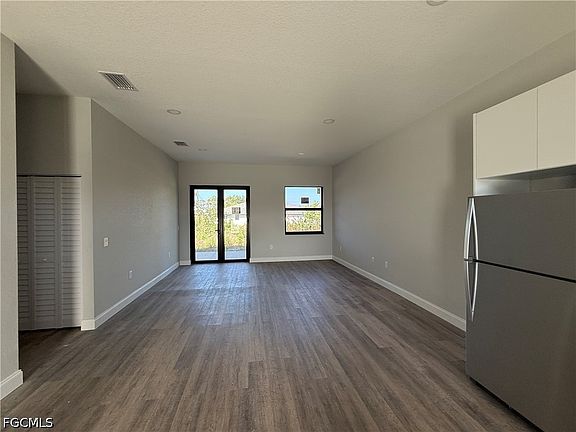 3rd image of 332/334 Gilbert Ave S