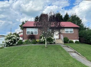 204 10th St, Princeton, WV 24740