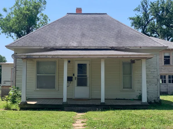 445 E Padon Ave, Blackwell, OK 74631