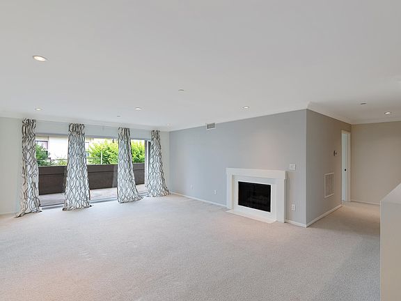 3rd image of 5260 Bellingham Ave APT 301