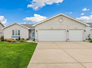 557 Rose Bush Ln, Dyer, IN 46311