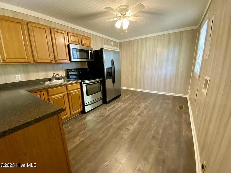 513 W Chapin Rd — Photo 10