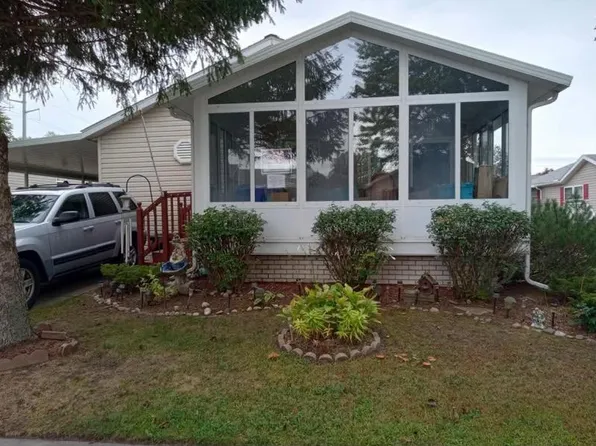 577 Blue Lake Ct, Kimball, MI 48074