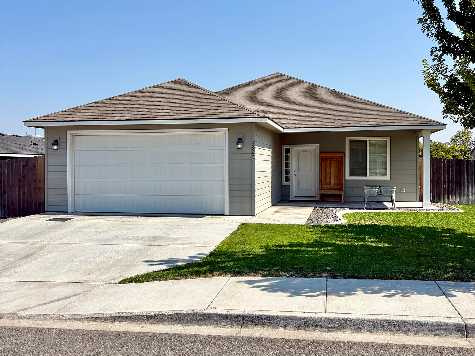 3 bed, 1443 sqft, $2,295 — Photo 1