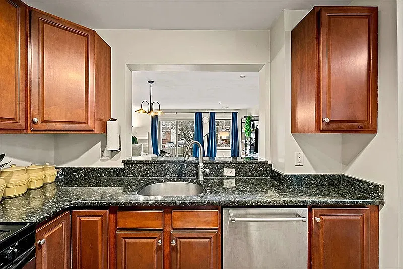 1 bed, 1.0 bath, 901 sqft, $1,820 — Photo 4