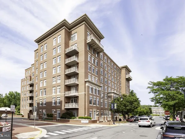 4480 Market Commons Dr Unit 715, Fairfax, VA 22033