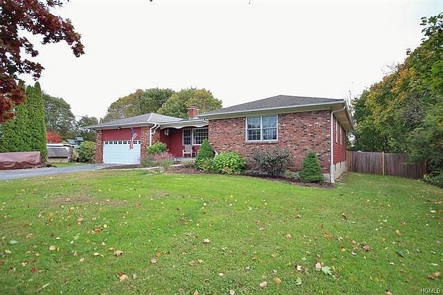 1st image of 45 Hickory Dr