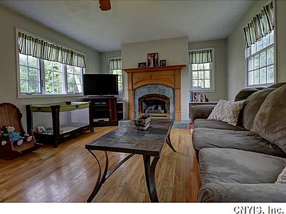 3rd image of 117 Frederick Dr