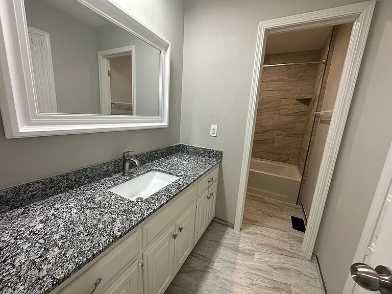 6102 N Ross Ave — Photo 12
