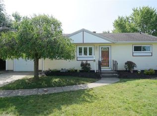 25 Castle Ct, Amherst, NY 14226
