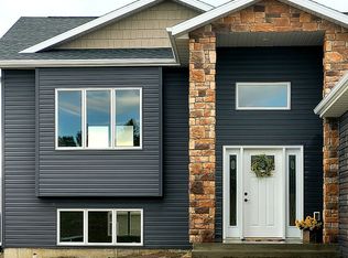 1713 Blackstone Loop E, Beulah, ND 58523