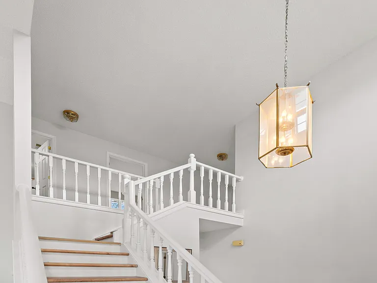21 Goldersgreen Dr — Photo 17