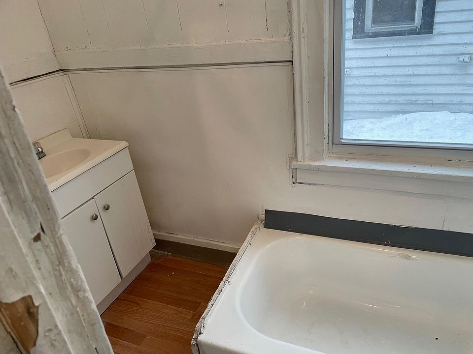 2nd image of 98 Timon St Floor 1