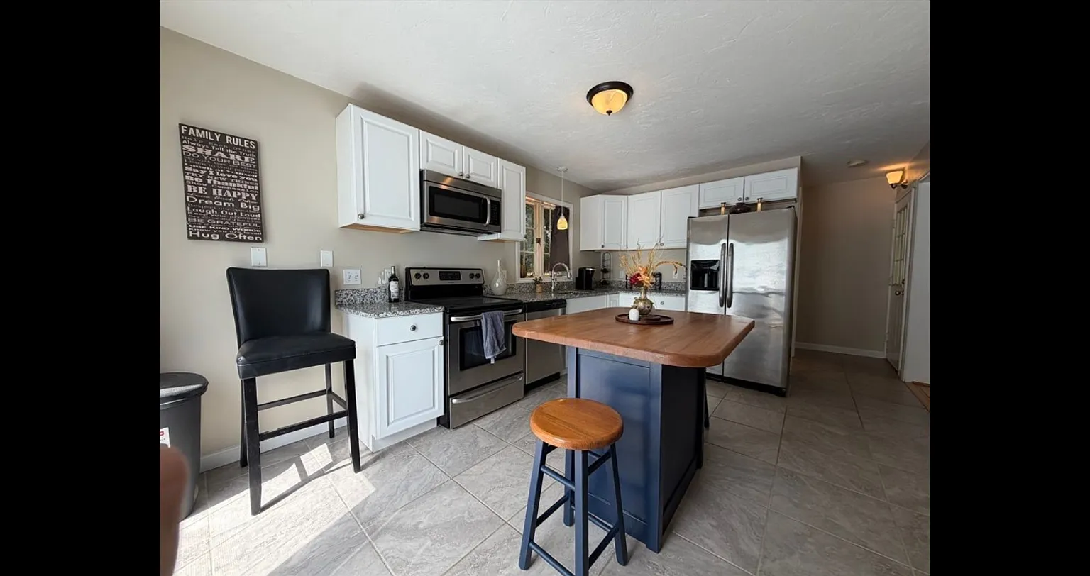 2 bed, 1100 sqft, $2,650 — Photo 2