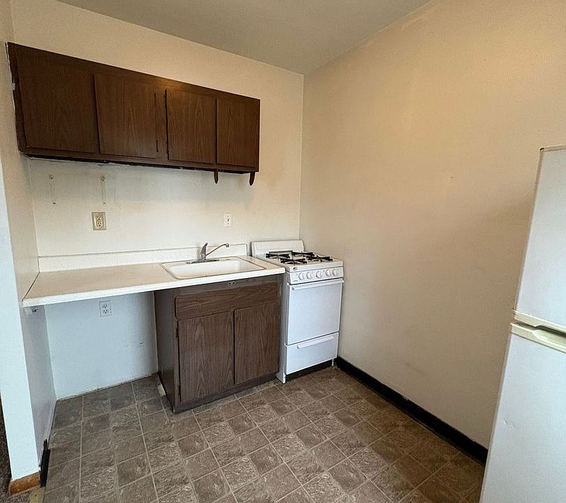 1st image of 50 W 7th Ave APT 3