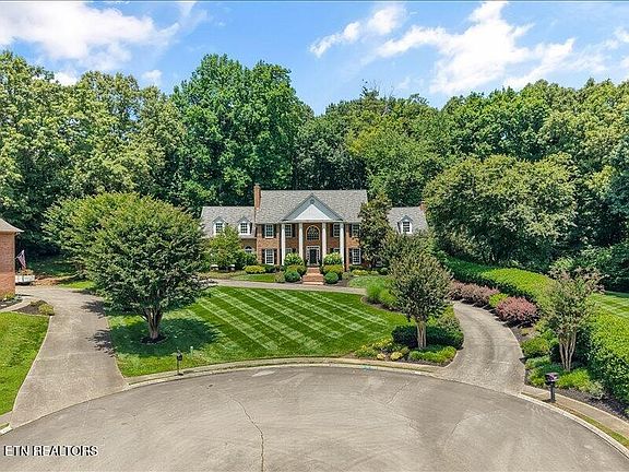 4th image of 600 Commodore Ln