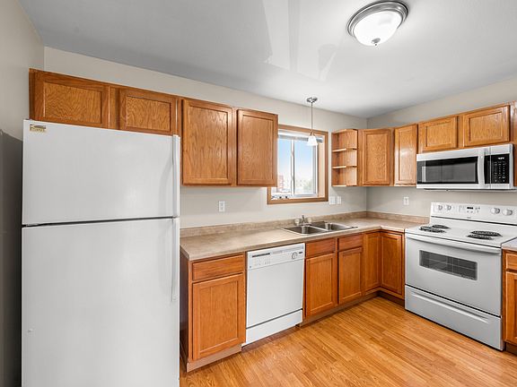 5th image of 1502 Spruce Dr NE
