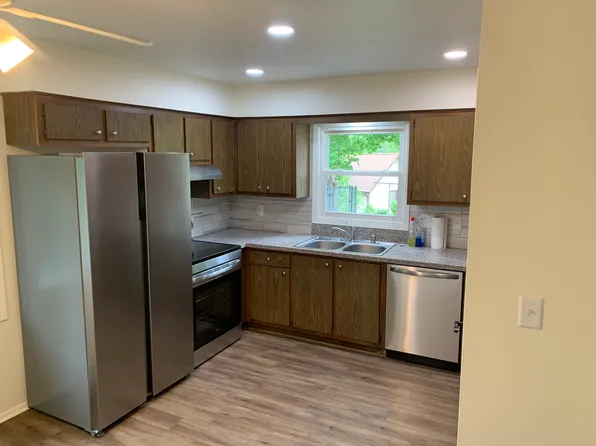 2131 Kilps Dr, Waukesha, WI 53188