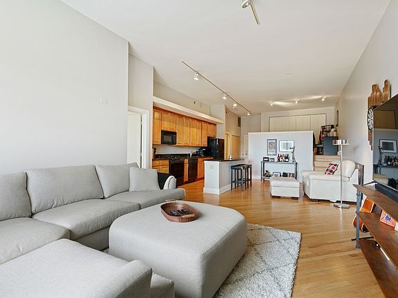 4th image of 2533 N Ashland Ave