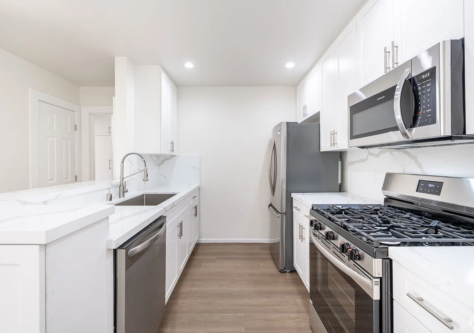 Enclave 693 — Photo 4