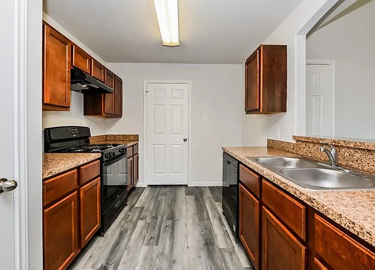 10939 Myrtle Oak St — Photo 3