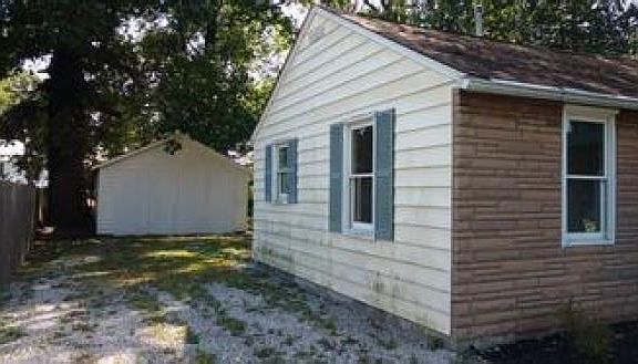 3rd image of 389 Columbine Ave