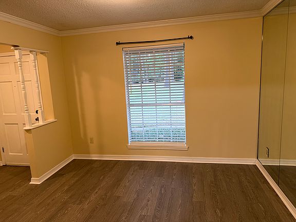 3rd image of 724 Hazelwood Dr