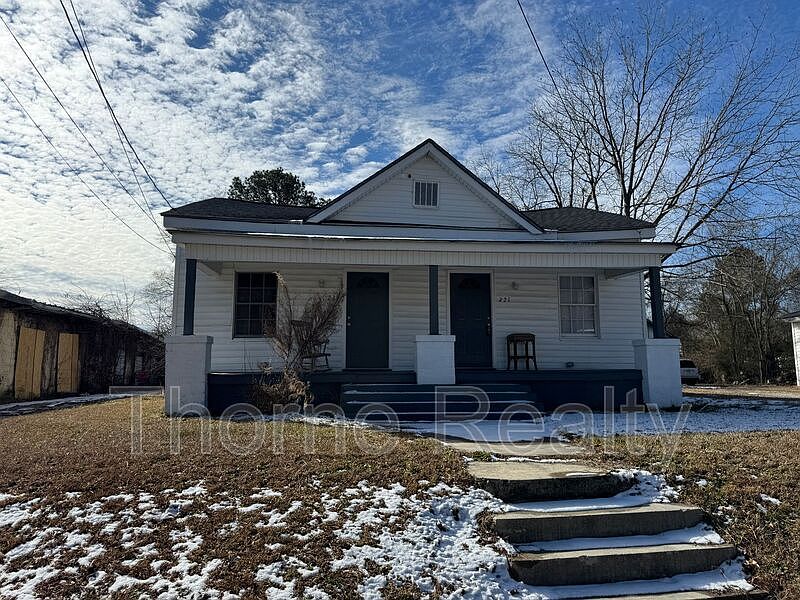 1st image of 221 Willow St